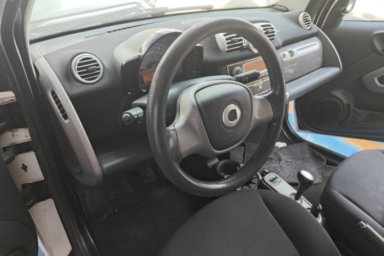 Used smart fortwo 2011 1.0 MHD Hardtop Standard Edition Center Console