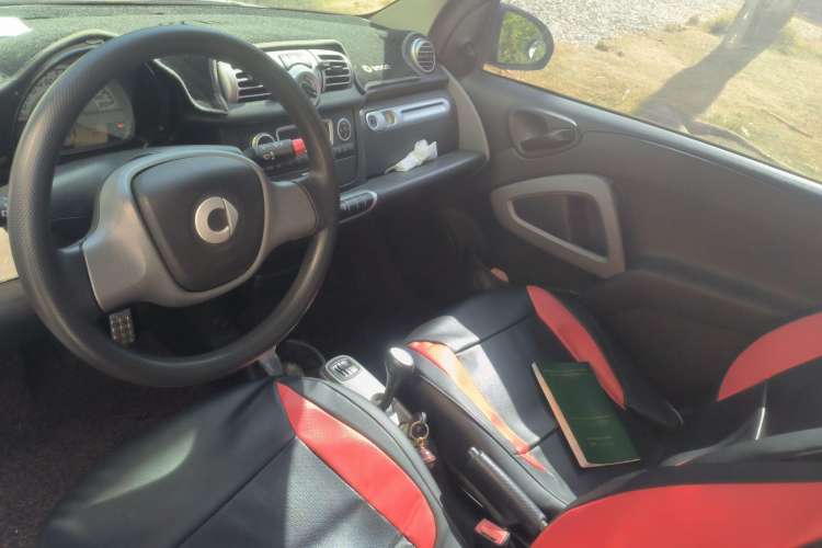 Used smart fortwo 2011 1.0 MHD Hardtop Standard Edition Center Console