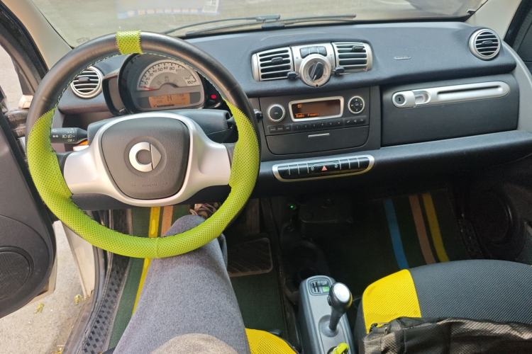 Used smart fortwo 2011 1.0 MHD Hardtop Passion Edition Center Console