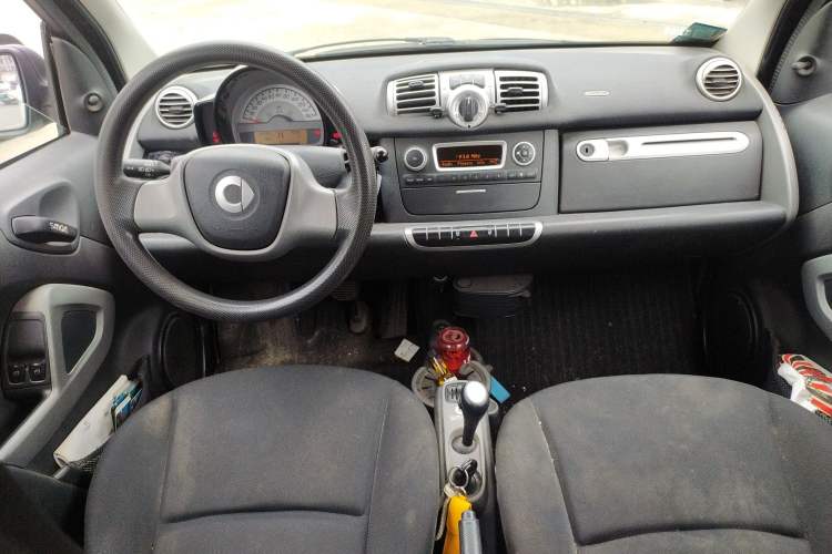 Used smart fortwo 2011 1.0 MHD Hardtop Standard Edition Center Console