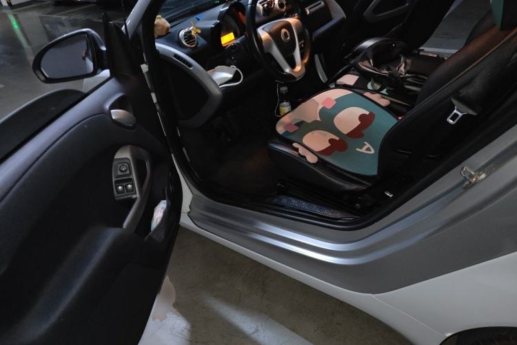 Used smart fortwo 2011 1.0T Year of the Rabbit Special Edition Driver Seat