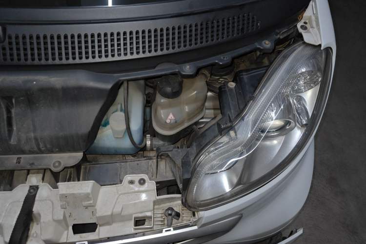 Used smart fortwo 2011 1.0T Year of the Rabbit Special Edition Engine Bay Left