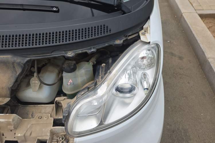 Used smart fortwo 2011 1.0 MHD Hardtop Standard Edition Engine Bay Left