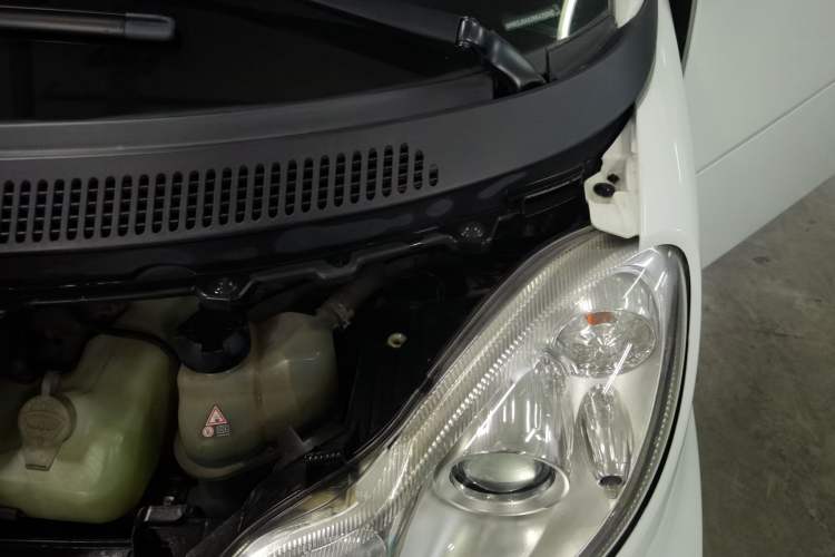 Used smart fortwo 2011 1.0 MHD Hardtop Standard Edition Engine Bay Left