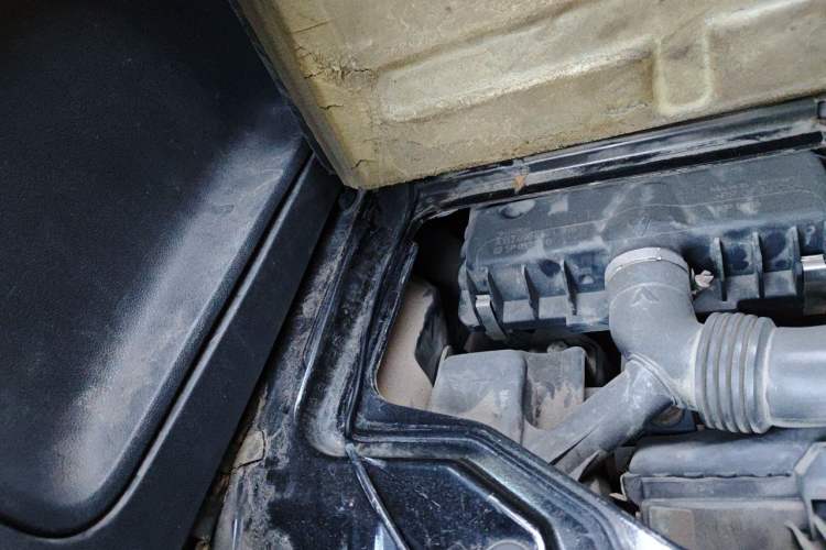 Used smart fortwo 2011 1.0T Convertible Passion Edition Engine Bay Left