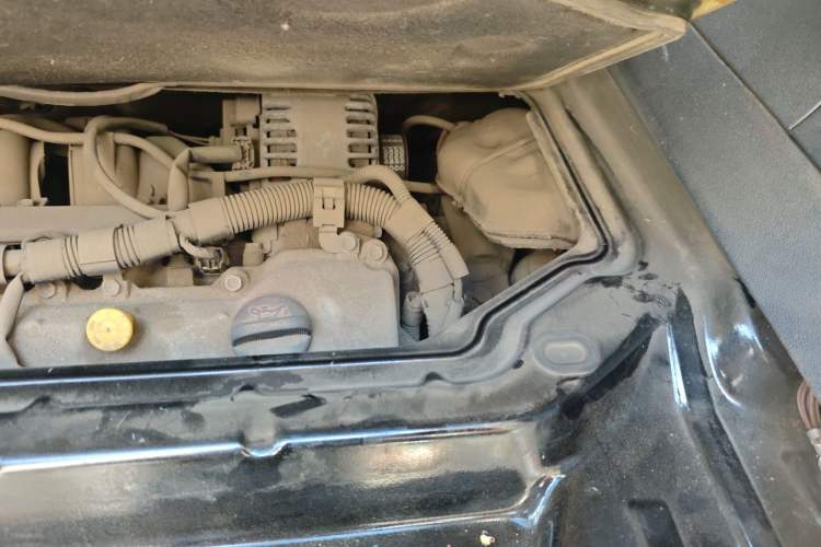 Used smart fortwo 2011 1.0 MHD Hardtop Passion Edition Engine Bay Left