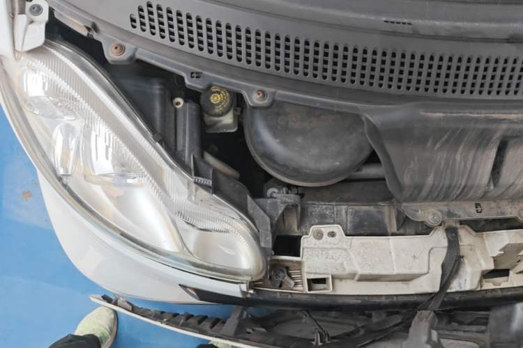 Used smart fortwo 2011 1.0 MHD Hardtop Standard Edition Engine Bay Right