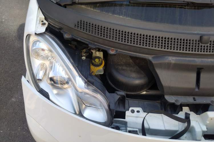 Used smart fortwo 2011 1.0 MHD Hardtop Standard Edition Engine Bay Right
