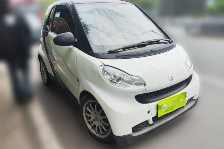 Used smart fortwo 2011 1.0 MHD Hardtop Standard Edition Front Right 45 Deg