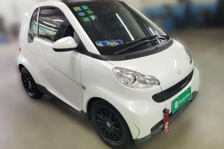 Used smart fortwo 2011 1.0 MHD Hardtop Standard Edition Front Right 45 Deg