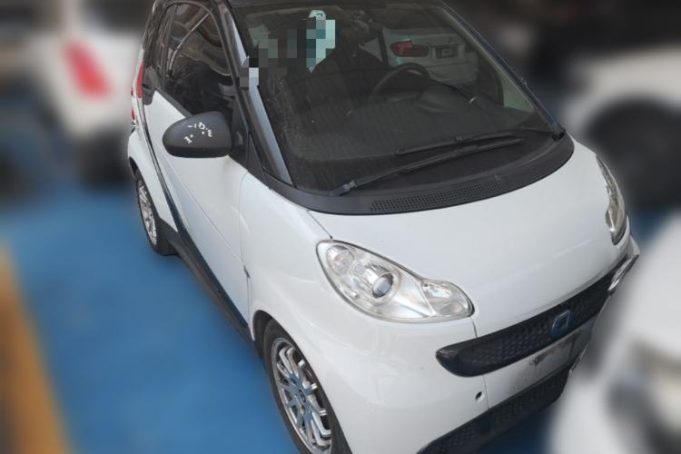 Used smart fortwo 2011 1.0 MHD Hardtop Standard Edition Front Right 45 Deg