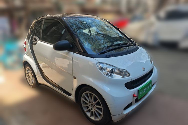 Used smart fortwo 2011 1.0 MHD Hardtop Passion Edition Front Right 45 Deg