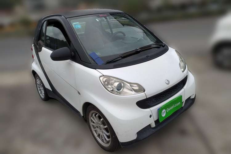 Used smart fortwo 2011 1.0 MHD Hardtop Standard Edition Front Right 45 Deg