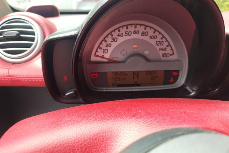 Used smart fortwo 2011 1.0 MHD Hardtop Standard Edition Odometer Close Up