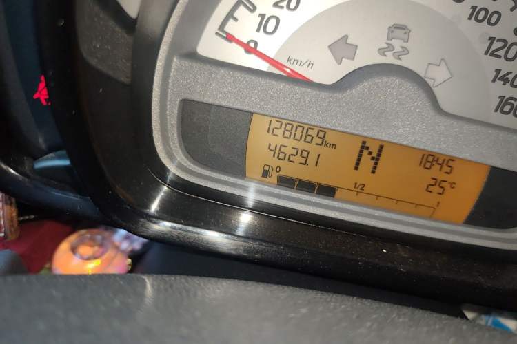 Used smart fortwo 2011 1.0 MHD Kobe Special Edition Odometer Close Up