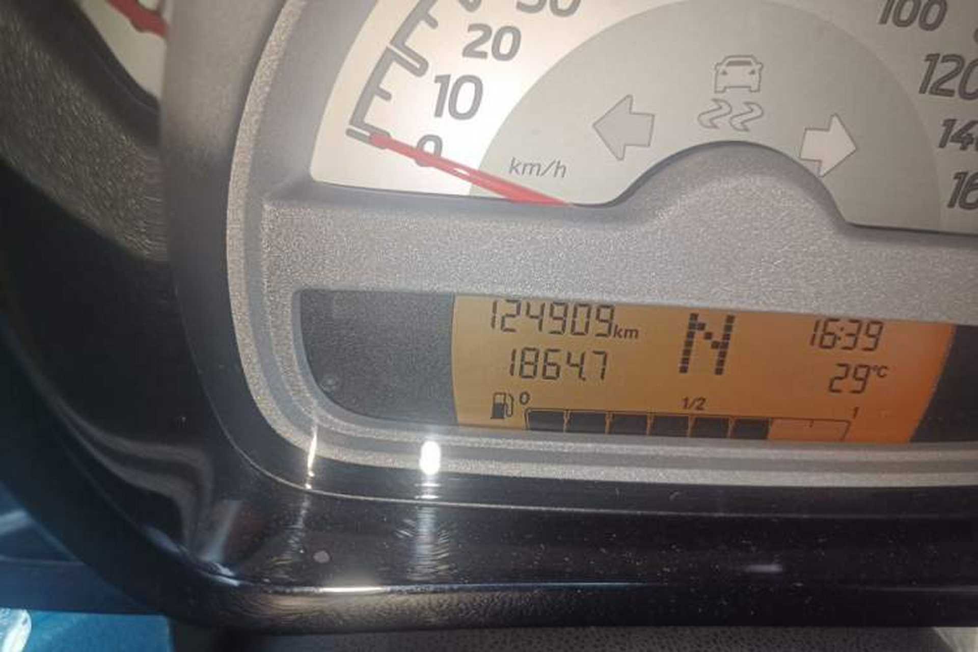 Used smart fortwo 2011 1.0T Convertible Passion Edition Odometer Close Up