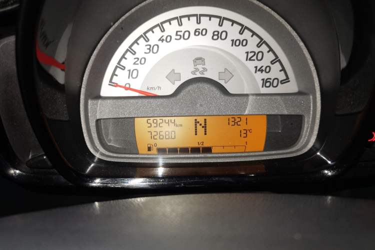 Used smart fortwo 2011 1.0 MHD Hardtop Standard Edition Odometer Close Up