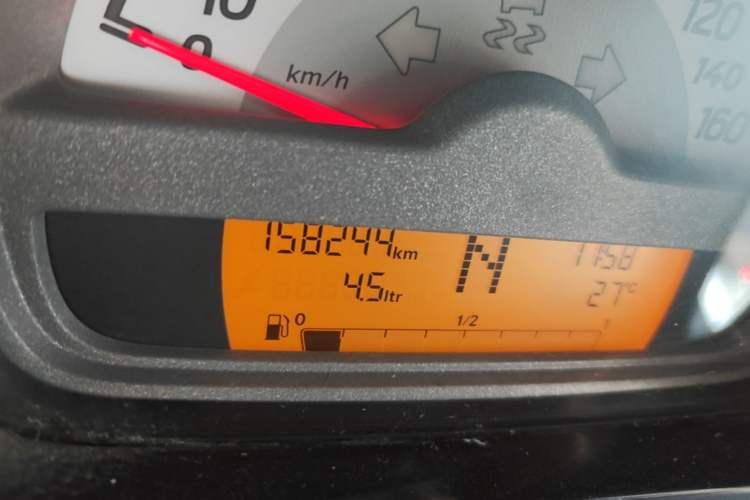 Used smart fortwo 2011 1.0 MHD Hardtop Standard Edition Odometer Close Up