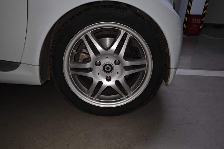 Used smart fortwo 2011 1.0T Year of the Rabbit Special Edition Right Front Wheel Hub