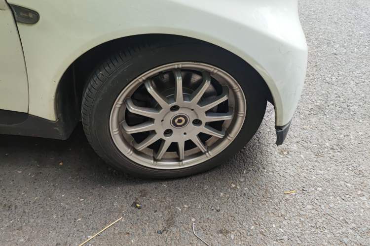 Used smart fortwo 2011 1.0 MHD Hardtop Standard Edition Right Front Wheel Hub