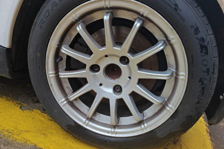 Used smart fortwo 2011 1.0 MHD Hardtop Standard Edition Right Front Wheel Hub