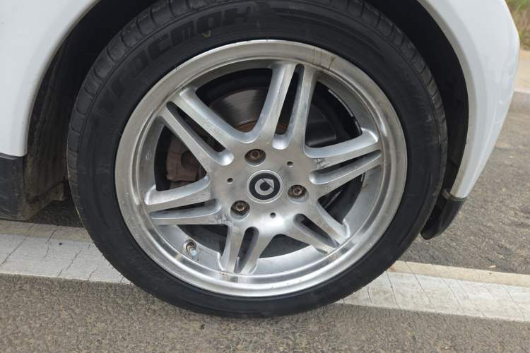 Used smart fortwo 2011 1.0 MHD Hardtop Standard Edition Right Front Wheel Hub
