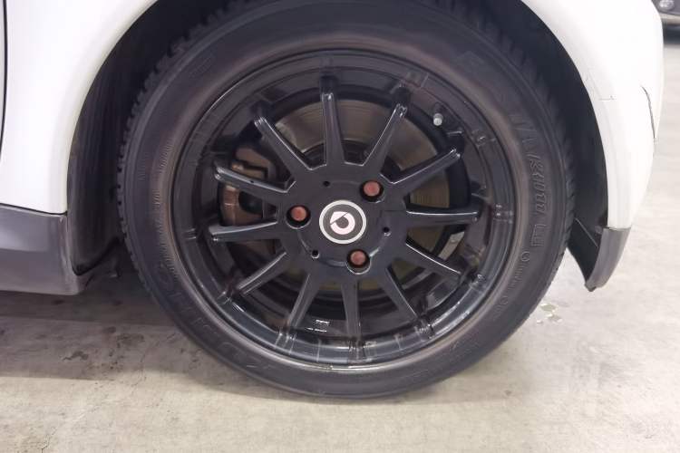 Used smart fortwo 2011 1.0 MHD Hardtop Standard Edition Right Front Wheel Hub