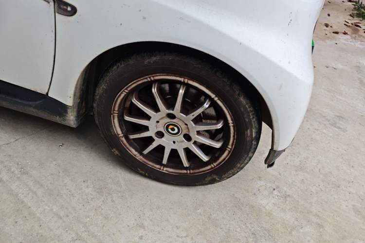 Used smart fortwo 2011 1.0 MHD Hardtop Standard Edition Right Front Wheel Hub