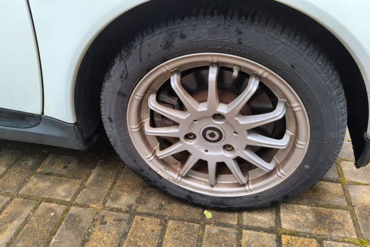 Used smart fortwo 2011 1.0 MHD Hardtop Standard Edition Right Front Wheel Hub