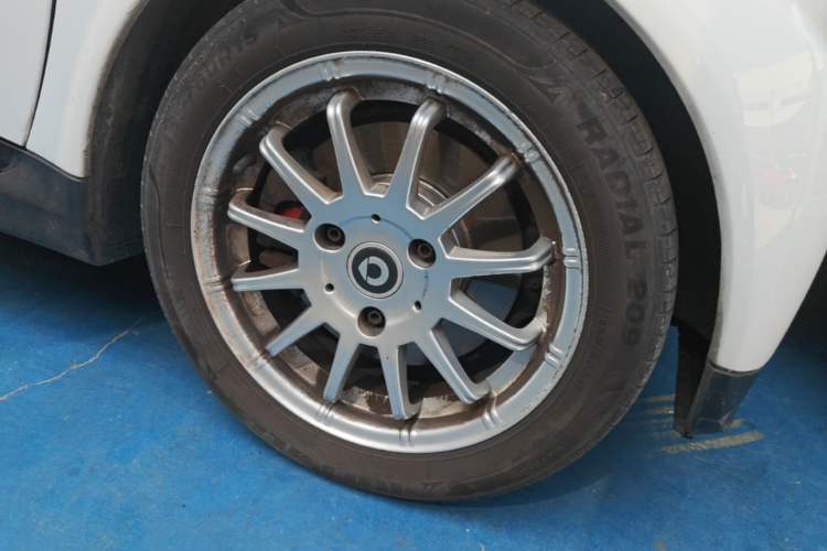 Used smart fortwo 2011 1.0 MHD Hardtop Standard Edition Right Front Wheel Hub