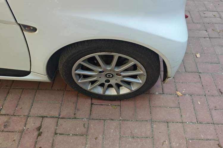 Used smart fortwo 2011 1.0 MHD Hardtop Passion Edition Right Front Wheel Hub