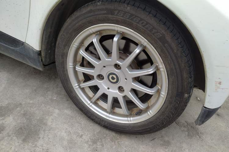Used smart fortwo 2011 1.0 MHD Hardtop Standard Edition Right Front Wheel Hub