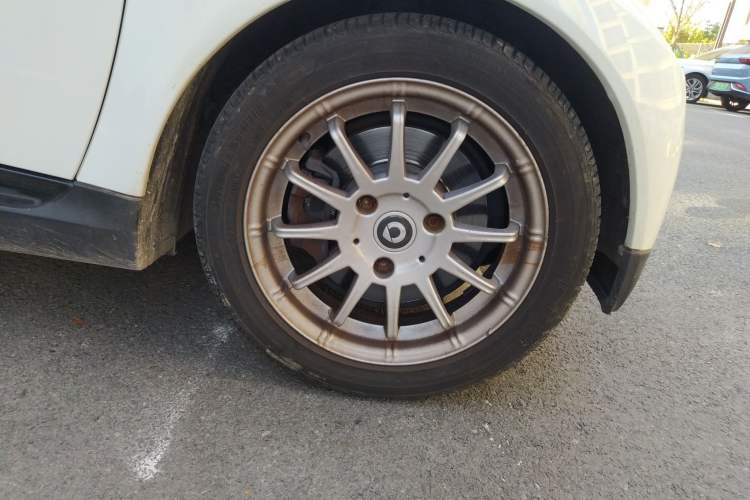 Used smart fortwo 2011 1.0 MHD Hardtop Standard Edition Right Front Wheel Hub