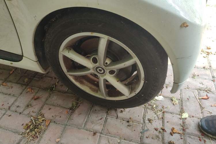Used smart fortwo 2011 1.0T Convertible Passion Edition Right Front Wheel Hub