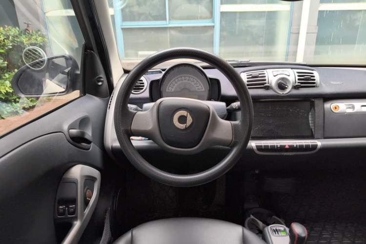 Used smart fortwo 2011 1.0 MHD Hardtop Standard Edition Steering Wheel