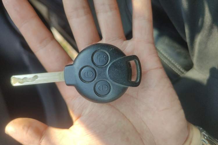 Used smart fortwo 2011 1.0T Convertible Passion Edition Vehicle Key
