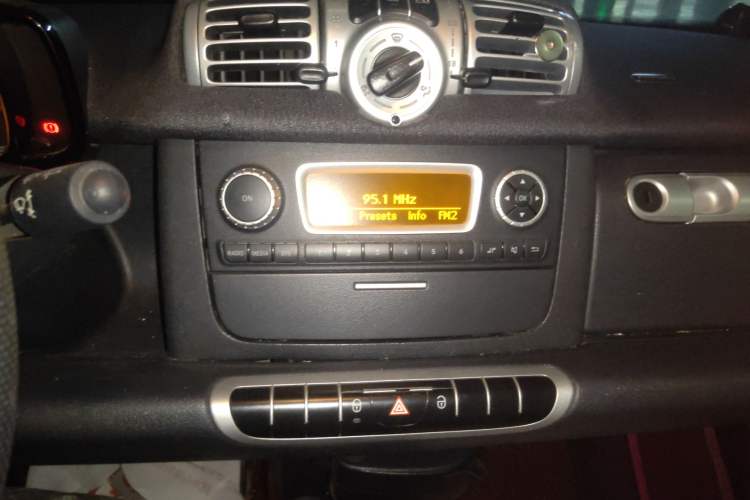 Used smart fortwo 2012 1.0 MHD Hardtop Standard Edition Audio And AC Panel