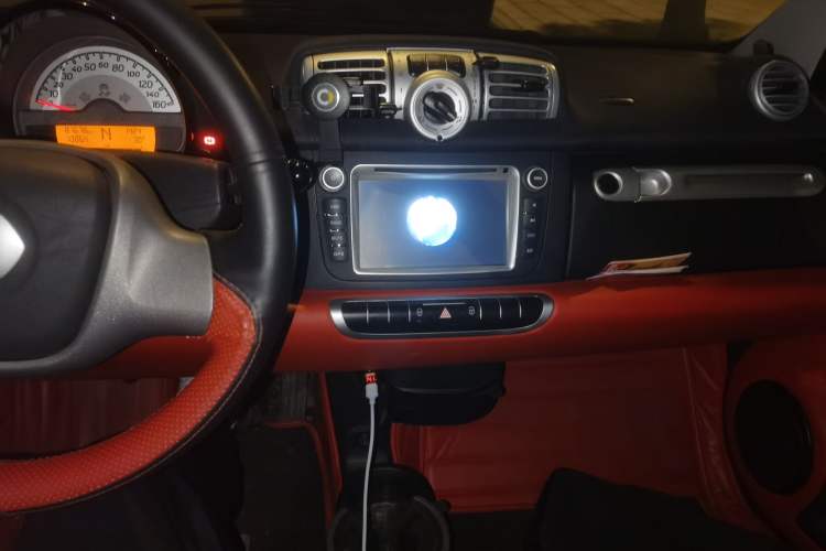 Used smart fortwo 2012 1.0 MHD Hardtop Comfort Edition Audio And AC Panel