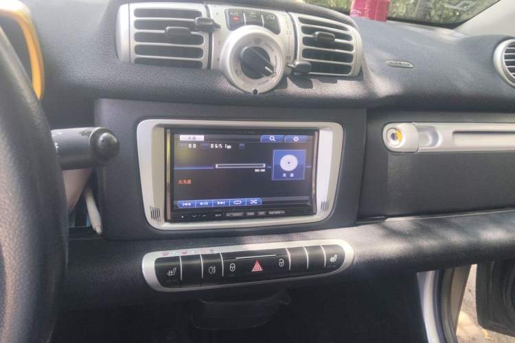 Used smart fortwo 2012 1.0T Convertible Passion Edition Audio And AC Panel
