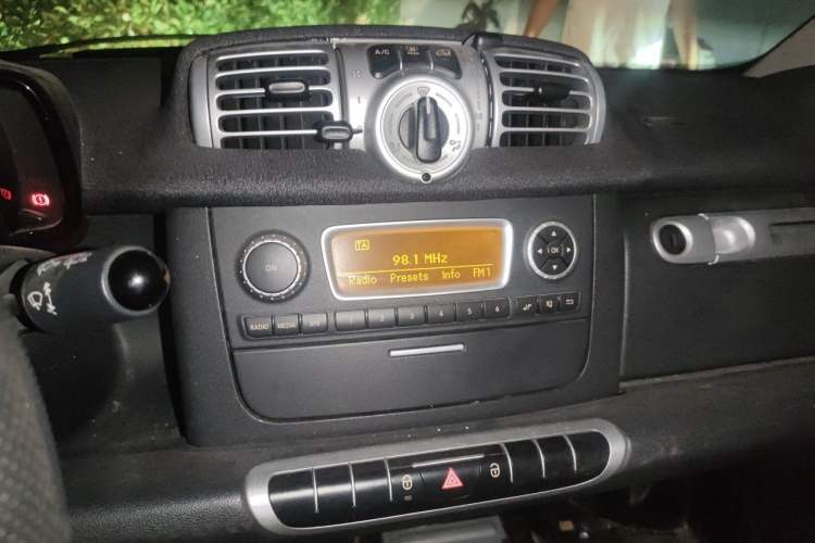 Used smart fortwo 2012 1.0 MHD Hardtop Standard Edition Audio And AC Panel