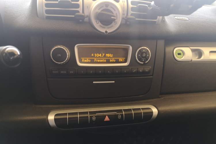 Used smart fortwo 2012 1.0 MHD Hardtop Standard Edition Audio And AC Panel
