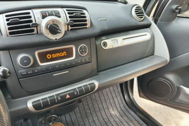 Used smart fortwo 2012 1.0 MHD Hardtop Standard Edition Audio And AC Panel