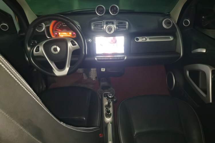 Used smart fortwo 2012 1.0T Bosu Xclusive Edition Center Console