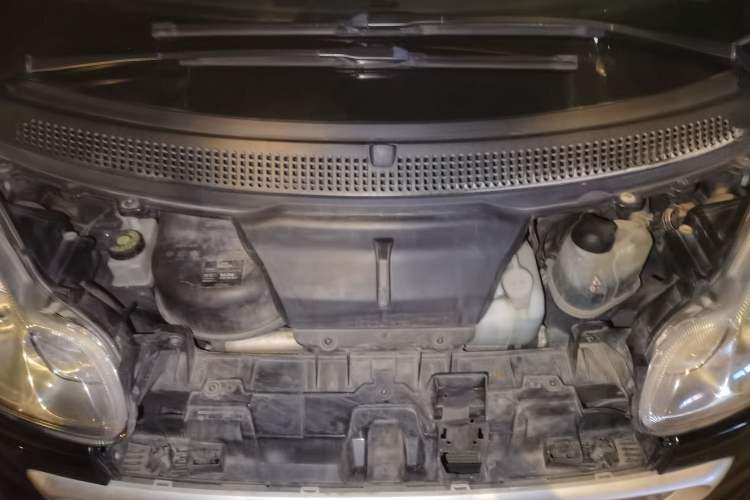Used smart fortwo 2012 1.0 MHD Hardtop Comfort Edition Engine Bay