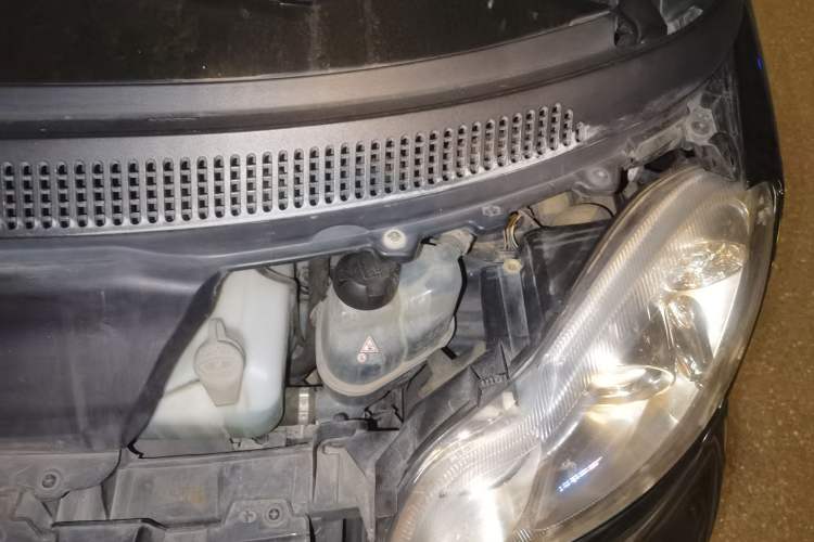 Used smart fortwo 2012 1.0 MHD Hardtop Comfort Edition Engine Bay Left