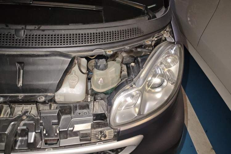 Used smart fortwo 2012 1.0 MHD Hardtop Comfort Edition Engine Bay Left