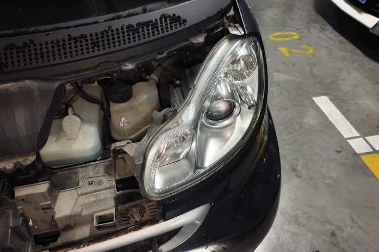 Used smart fortwo 2012 1.0 MHD Hardtop Comfort Edition Engine Bay Left