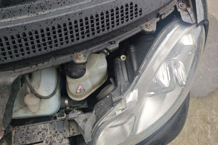 Used smart fortwo 2012 1.0 MHD Hardtop Comfort Edition Engine Bay Left