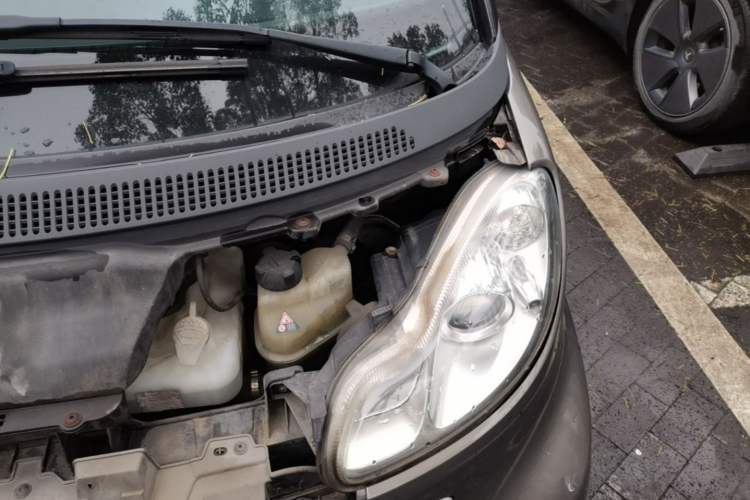 Used smart fortwo 2012 1.0 MHD Hardtop Comfort Edition Engine Bay Left