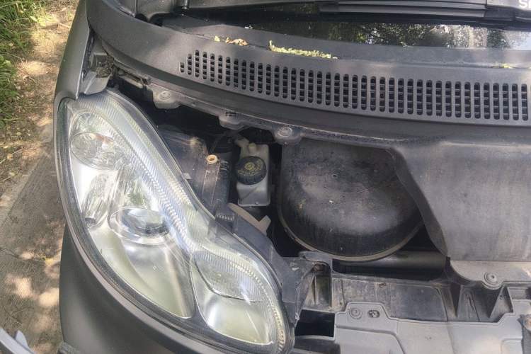 Used smart fortwo 2012 1.0T Convertible Passion Edition Engine Bay Right